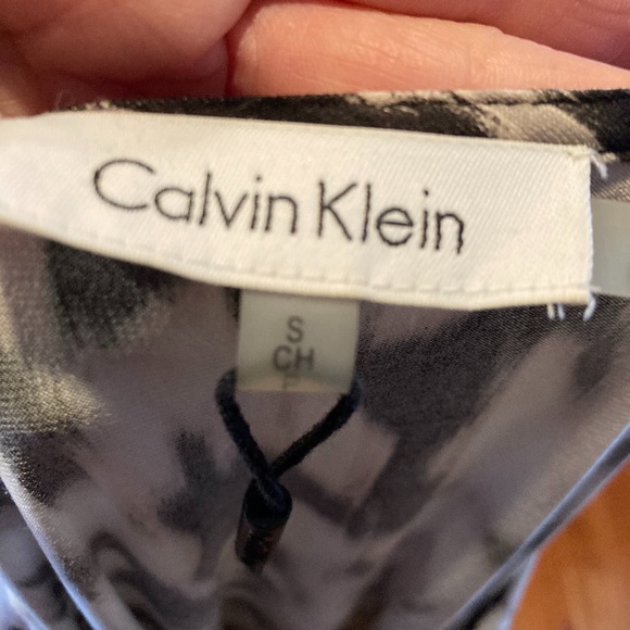 Top - Picture 2 of 3